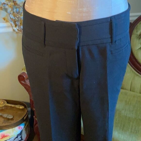 Rafaella. Black, career slacks. Cropped. Women’s 6. - Picture 3 of 5